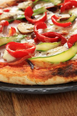 karışık taze pişmiş pizza