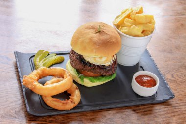 Pared sığır eti hamburger yemek