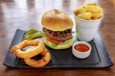 Pared sığır eti hamburger yemek