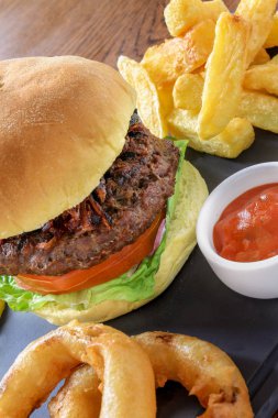 Pared sığır eti hamburger yemek