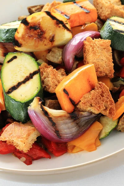 Zdrowe Char Grillowane Warzywa Pozłacane Posiłek — Zdjęcie stockowe