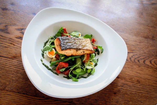 Plated Salmon Steak Meal — Stock Photo, Image