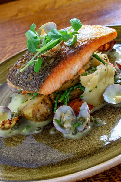 Plated Salmon Steak Meal — Stock Photo, Image