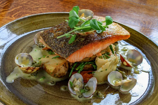 Plated Salmon Steak Meal — Stock Photo, Image