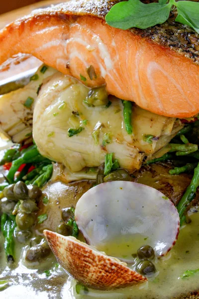 Vergulde Zalm Steak Maaltijd — Stockfoto