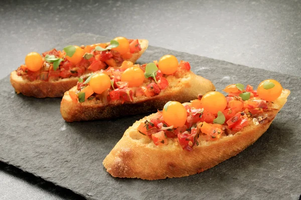 Bruschetta Con Pomodori Arancioni — Foto Stock