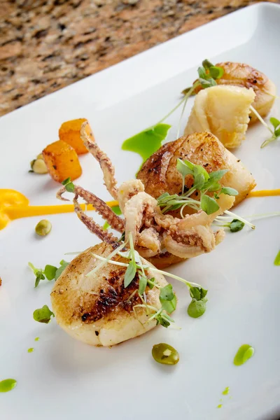 Healthy Plated Scallop Appetizer — Stock Photo, Image