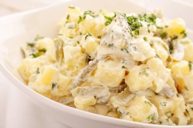 taze patates salatası yan çanak