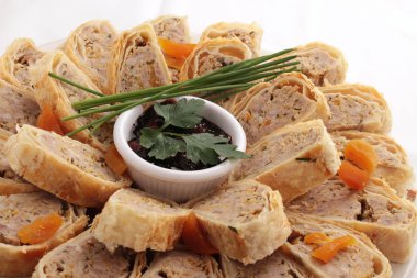 taze pişmiş sosis rolls