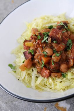 Chorizo ve chcikpea güveç