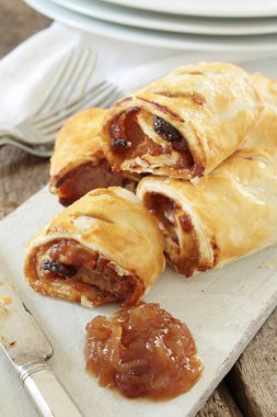 taze pişmiş sosis rolls