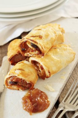 taze pişmiş sosis rolls