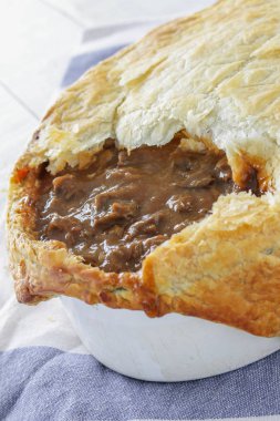 Ev yapımı sığır eti biftekli börek