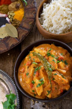 Geleneksel Hint köri yemek