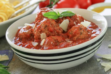 kaplama köfte yemek sebze ile