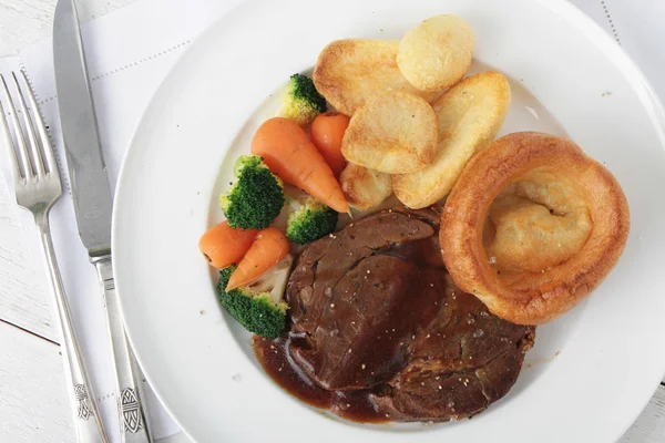 Plated Roast Beef Sunday Lunch — Stock Photo, Image