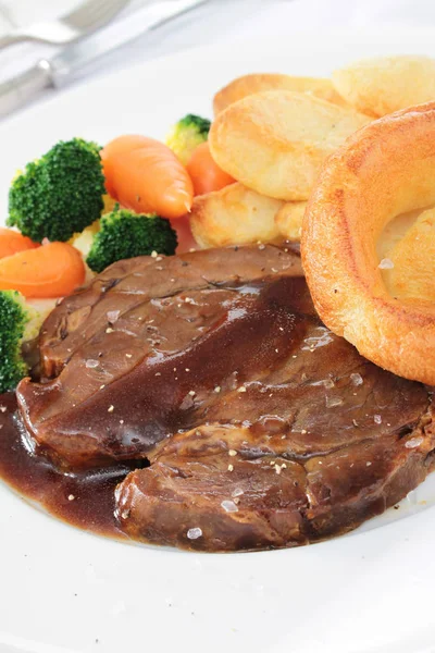 Plated Roast Beef Sunday Lunch — Stock Photo, Image