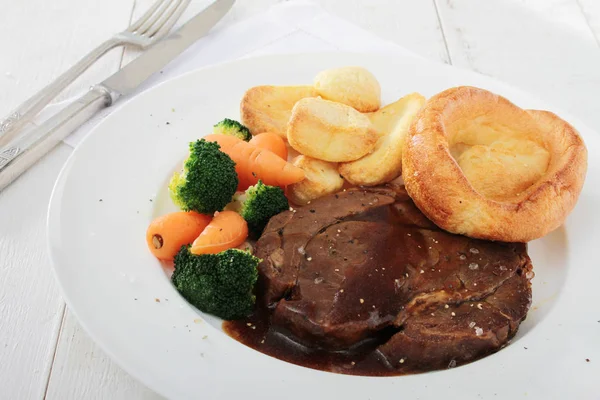 Plattierter Roastbeef Sonntag Mittag — Stockfoto