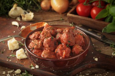kaplama köfte yemek sebze ile