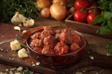 kaplama köfte yemek sebze ile