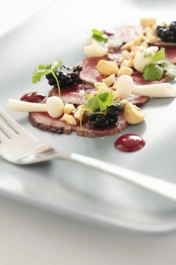 Dana carpaccio meze tabağı