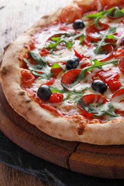 karışık taze pişmiş pizza