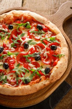 karışık taze pişmiş pizza