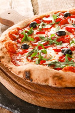 karışık taze pişmiş pizza