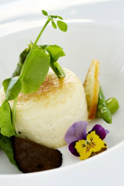 Mevsimlik kuşkonmaz pişmiş peynirli sufle starter meze