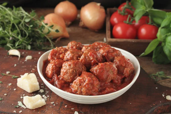 Pozłacane Meatball Posiłek Płycie — Zdjęcie stockowe