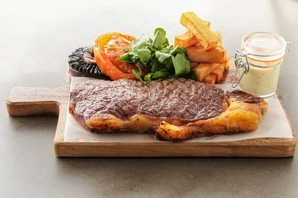 Bélszín Steak Aranyozott Étkezés — Stock Fotó