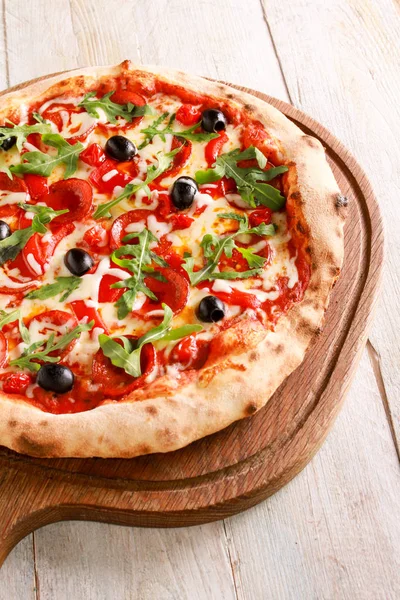 Pizza Recién Horneada Mezclada — Foto de Stock