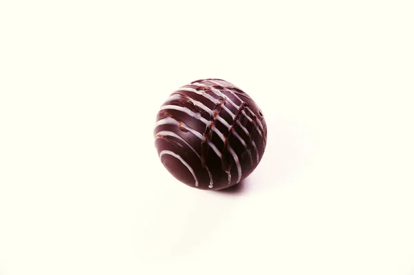 Handgemachte Schokolade Auf Weißem Hintergrund — Stockfoto