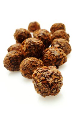 Beyaz zemin üzerine lezzetli şekerleme tatlılar