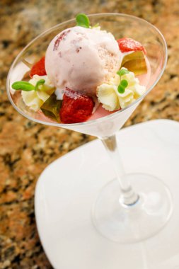 kaplama dondurmalı meyve tatlı