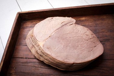 pişmiş biftek dilimlenmiş