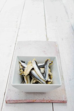 tabak içinde tedavi hamsi