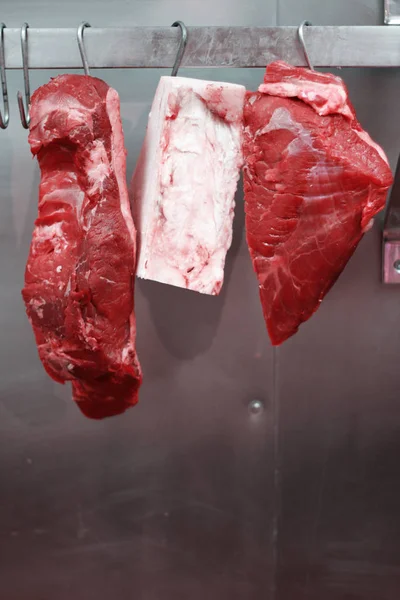 Butchering Fresh Raw Meat — Stock Photo, Image