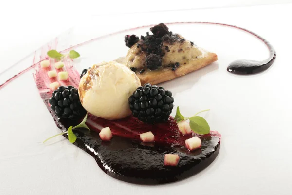 Plated Tasty Blackberry Dessert — Stock Photo, Image