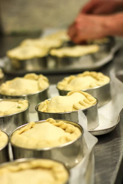 Пекарня Робить Смачні Пироги — стокове фото