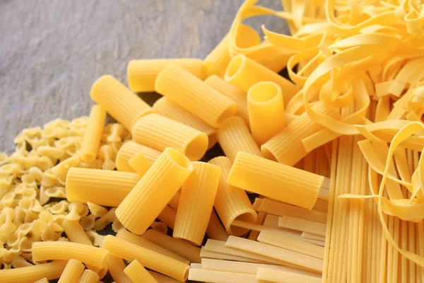 Pasta Fresca Sin Cocer Sobre Mesa — Foto de Stock