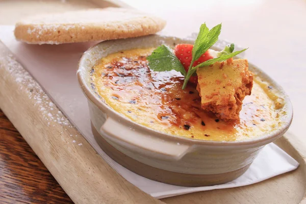 Dessert Tradizionale Alla Creme Brulee — Foto Stock