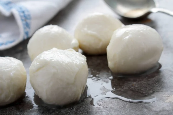 Piccola Mozzarella Rotonda Saporita — Foto Stock