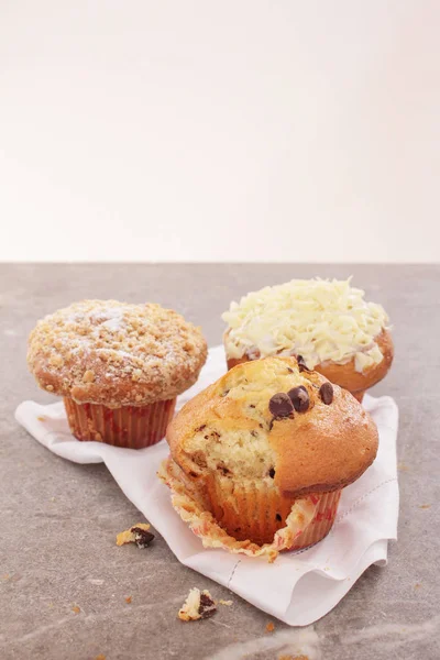 Frisch Gebackene Leckere Muffins — Stockfoto
