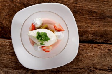 çilek mus tatlı kaplama