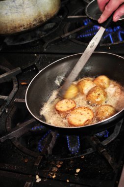 kavrulmuş patates tava pişirme