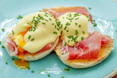 Yumurta Benedict lezzetli breakfast 