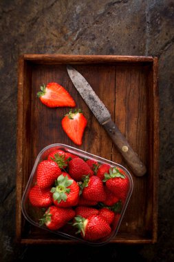 taze olgun çilek meyve 