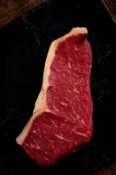 Steak Boeuf Vieilli Coupé Sur Table — Photo