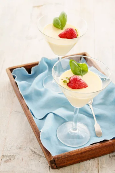 Dessert Aus Weißem Schokoladenmousse — Stockfoto